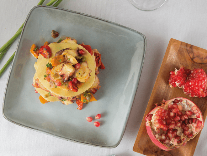 Millefoglie di polpo con pomodori, capperi e melograno