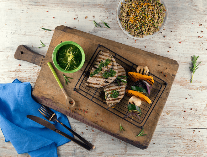 Pesce Spada grigliato con salsa salmoriglio e verdure grigliate