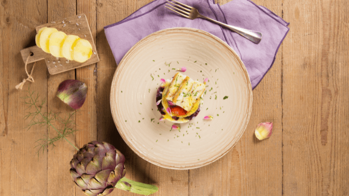 Cuori di filetto di nasello su carota viola e patata gialla