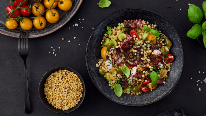 Insalata fresca di fregola e polpo
